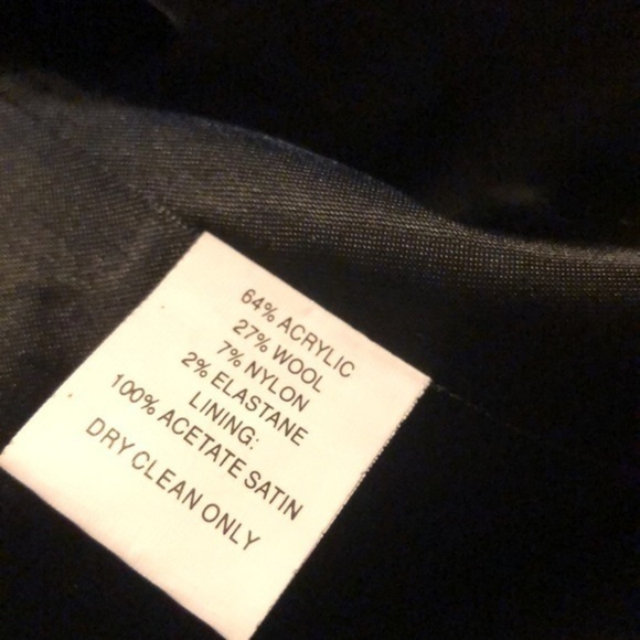 Trina Turk size 6 tweed jacket‎ Hook & eye closure’s faux fur cuff - Picture 4 of 7